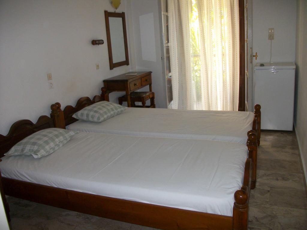 Jasmine'S Guest House Karlovassi Bilik gambar